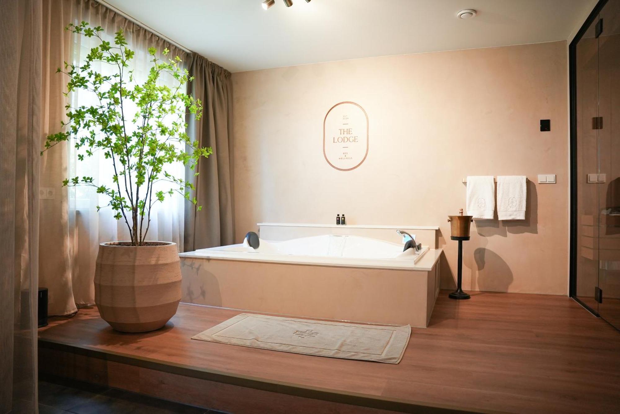 The Lodge Bed & Wellness Oisterwijk Sauna, Jacuzzi, Luxury Moergestel Exterior foto